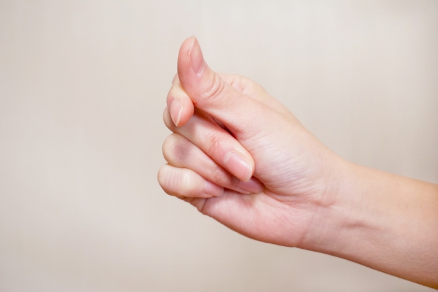 「指を鳴らすと太くなる」これ本当？